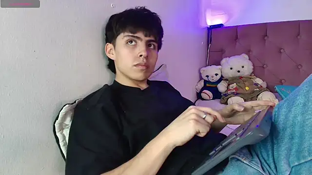 Snapshot of PepperTwink chatting on 10/24/25, 03:55 PepperTwink online show from 10/24/25, 03:55