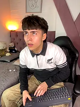 Snapshot of PepperTwink chatting on 11/19/25, 04:51 PepperTwink online show from 11/19/25, 04:51