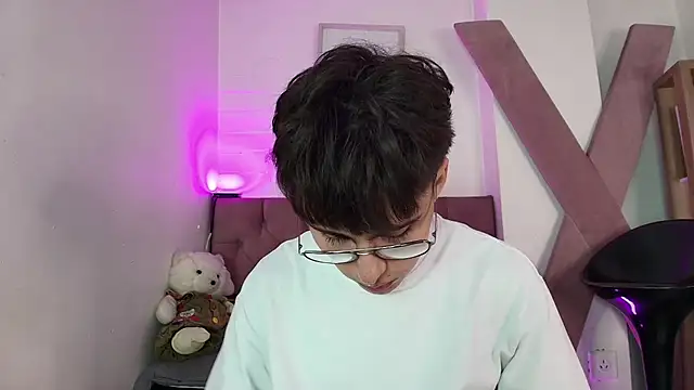 Snapshot of PepperTwink chatting on 11/18/25, 04:43 PepperTwink online show from 11/18/25, 04:43