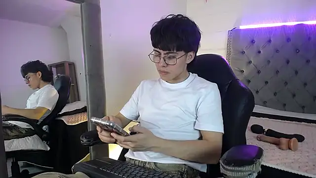 Snapshot of PepperTwink chatting on 09/17/25, 04:09 PepperTwink online show from 09/17/25, 04:09