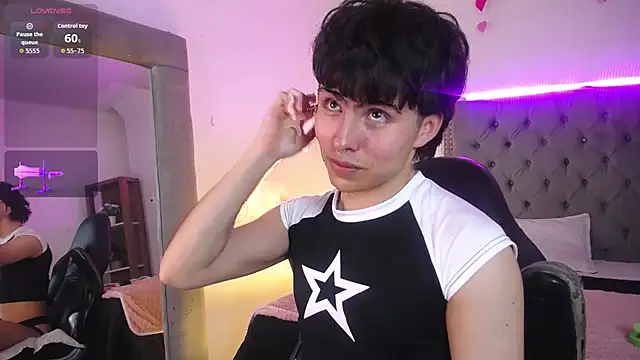 Snapshot of PepperTwink chatting on 09/19/25, 04:22 PepperTwink online show from 09/19/25, 04:22