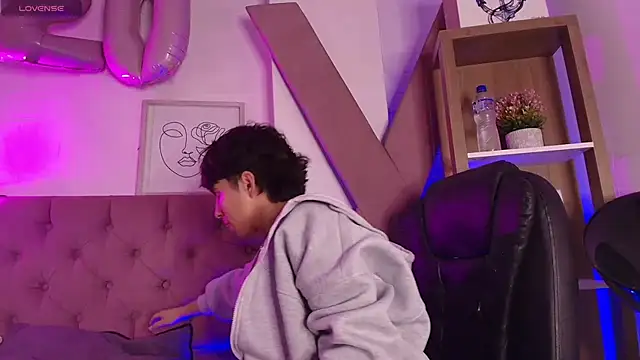 Snapshot of PepperTwink chatting on 12/20/25, 05:27 PepperTwink online show from 12/20/25, 05:27