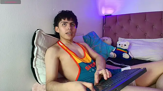 Snapshot of PepperTwink chatting on 10/11/25, 05:03 PepperTwink online show from 10/11/25, 05:03