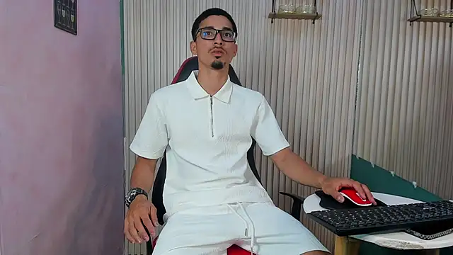 Snapshot of Becker2_ chatting on 01/17/26, 03:48 Becker2 online show from 01/17/26, 03:48