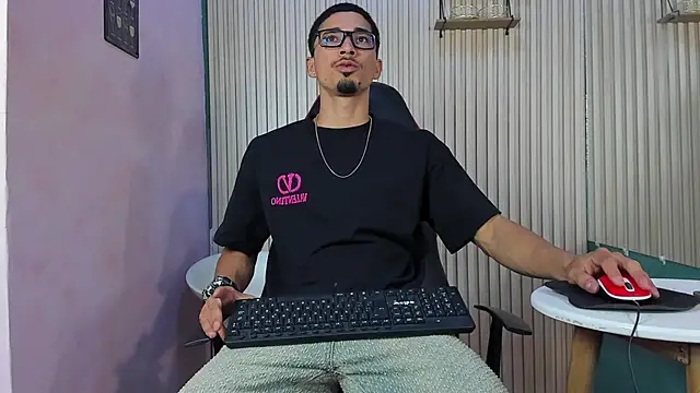 Snapshot of Becker2_ chatting on 01/16/26, 03:38 Becker2 online show from 01/16/26, 03:38