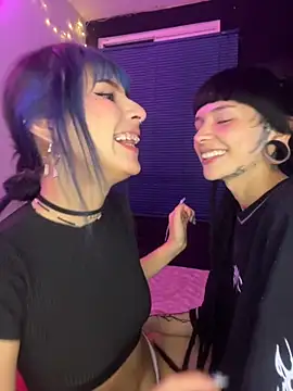 Snapshot of mavimist__ chatting on 12/05/25, 01:05 mavimist online show from 12/05/25, 01:05