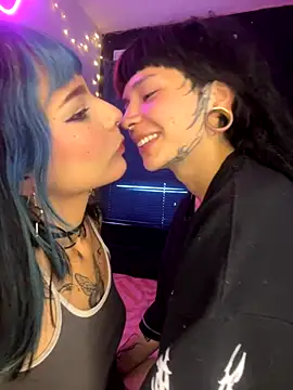 Snapshot of mavimist__ chatting on 10/26/25, 10:21 mavimist online show from 10/26/25, 10:21