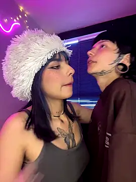 Snapshot of mavimist__ chatting on 12/14/25, 10:26 mavimist online show from 12/14/25, 10:26