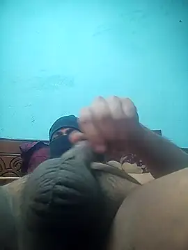 Snapshot of deshiboyz chatting on 02/14/25, 09:45 deshiboyz online show from 02/14/25, 09:45