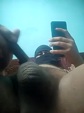 Snapshot of deshiboyz chatting on 02/13/25, 08:45 deshiboyz online show from 02/13/25, 08:45