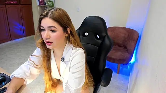 Nathalie 29 online show from 05/13/26, 01:29