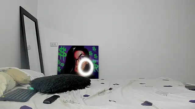 Snapshot of andrea_cherryy chatting on 11/27/25, 01:33 andrea cherryy online show from 11/27/25, 01:33