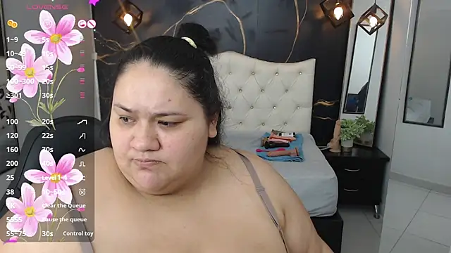 Snapshot of Aaliyah11 chatting on 03/21/25, 02:39 Aaliyah11 online show from 03/21/25, 02:39