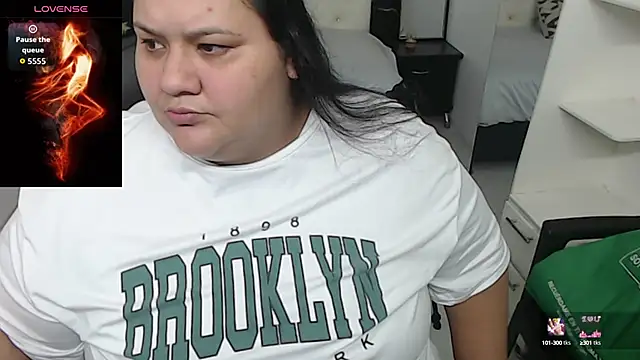 Snapshot of Aaliyah11 chatting on 10/15/25, 01:59 Aaliyah11 online show from 10/15/25, 01:59