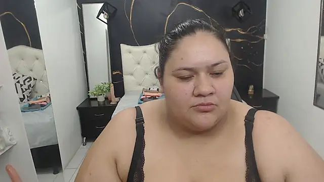 Snapshot of Aaliyah11 chatting on 03/18/25, 02:40 Aaliyah11 online show from 03/18/25, 02:40