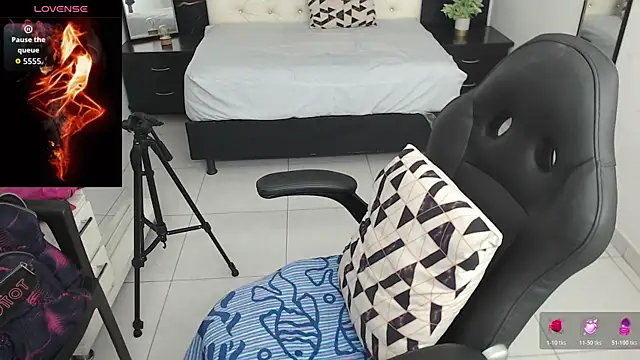 Aaliyah11 online show from 10/28/25, 01:17