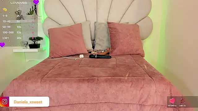 Danielaangelina online show from 12/22/25, 07:08