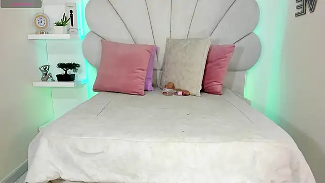 Danielaangelina online show from 04/15/26, 05:46