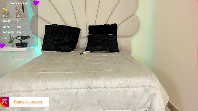 Danielaangelina online show from 10/19/25, 06:16