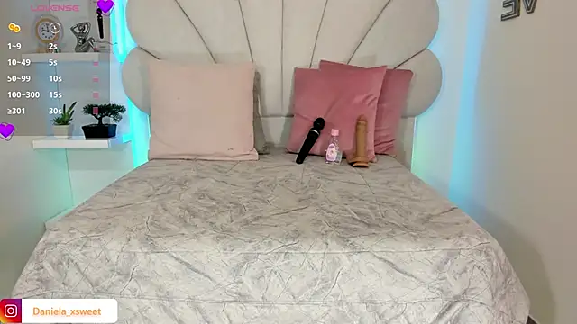 Danielaangelina online show from 04/18/26, 05:43