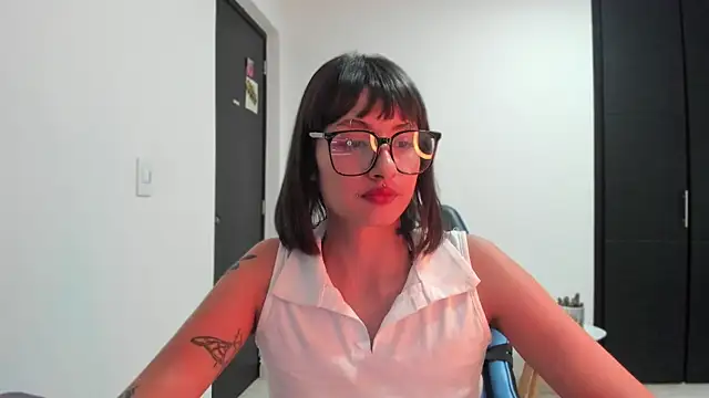 Snapshot of ggor4w33 chatting on 09/21/25, 03:33 ggor4w33 online show from 09/21/25, 03:33