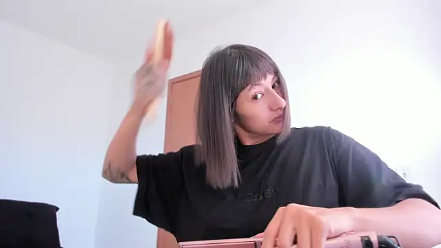 ggor4w33 online show from 10/22/25, 10:15