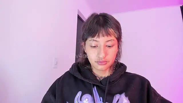 ggor4w33 online show from 12/01/25, 12:17