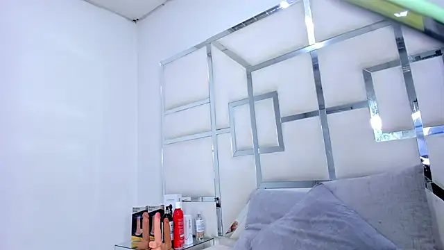 Snapshot of ZoeWan69 chatting on 11/05/25, 11:57 ZoeWan69 online show from 11/05/25, 11:57