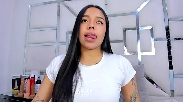 Snapshot of ZoeWan69 chatting on 11/27/25, 11:32 ZoeWan69 online show from 11/27/25, 11:32