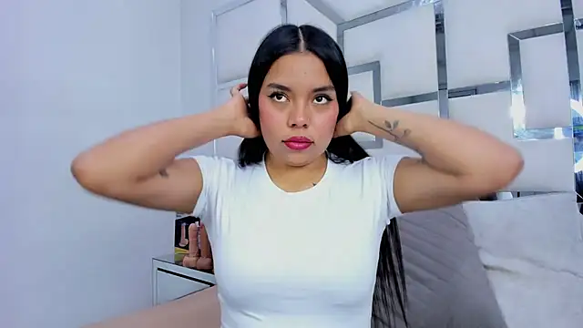 Snapshot of ZoeWan69 chatting on 10/08/25, 01:34 ZoeWan69 online show from 10/08/25, 01:34