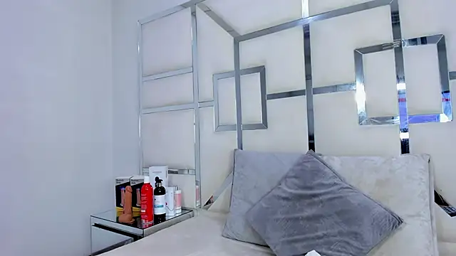 Snapshot of ZoeWan69 chatting on 10/20/25, 02:57 ZoeWan69 online show from 10/20/25, 02:57