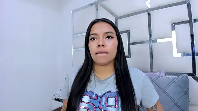 ZoeWan69 online show from 03/11/26, 01:49