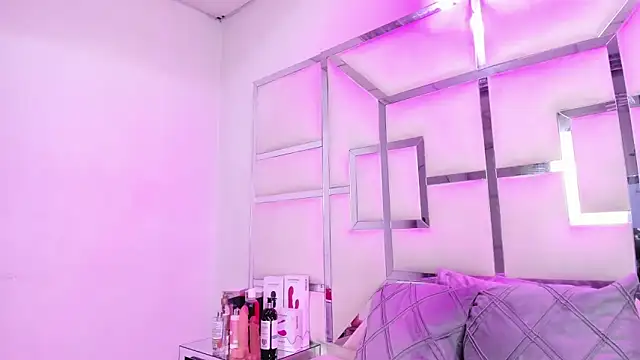 ZoeWan69 online show from 04/03/26, 02:23