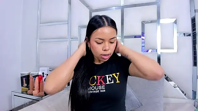 Snapshot of ZoeWan69 chatting on 11/07/25, 11:26 ZoeWan69 online show from 11/07/25, 11:26