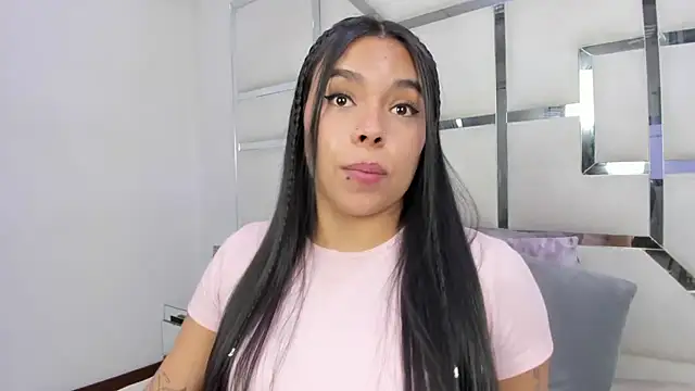 ZoeWan69 online show from 04/06/26, 02:07