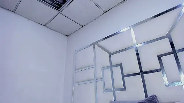 Snapshot of ZoeWan69 chatting on 10/04/25, 01:12 ZoeWan69 online show from 10/04/25, 01:12