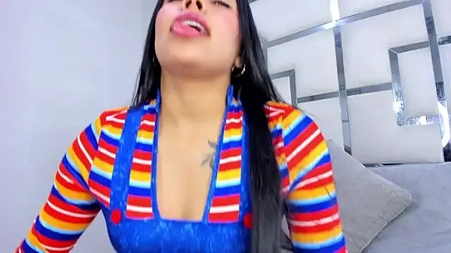 Snapshot of ZoeWan69 chatting on 10/31/25, 12:02 ZoeWan69 online show from 10/31/25, 12:02