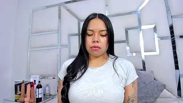 Snapshot of ZoeWan69 chatting on 11/21/25, 11:20 ZoeWan69 online show from 11/21/25, 11:20