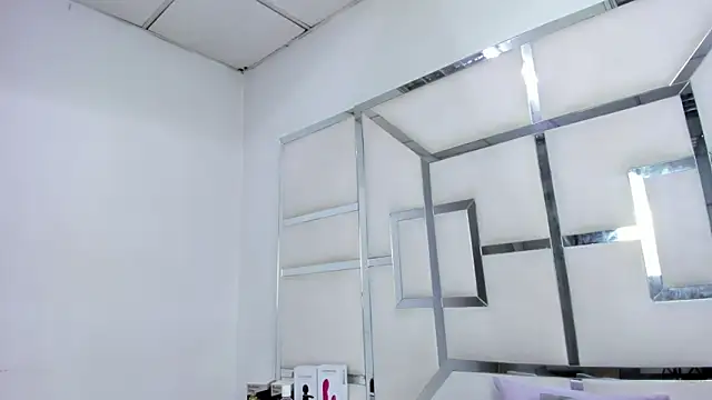 ZoeWan69 online show from 04/15/26, 02:54