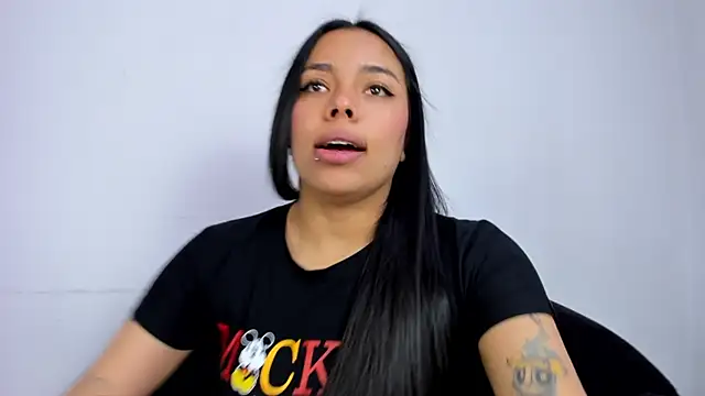 Snapshot of ZoeWan69 chatting on 11/12/25, 12:09 ZoeWan69 online show from 11/12/25, 12:09