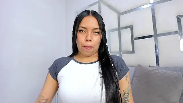 Snapshot of ZoeWan69 chatting on 11/17/25, 03:21 ZoeWan69 online show from 11/17/25, 03:21