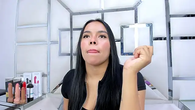 ZoeWan69 online show from 03/12/26, 01:48