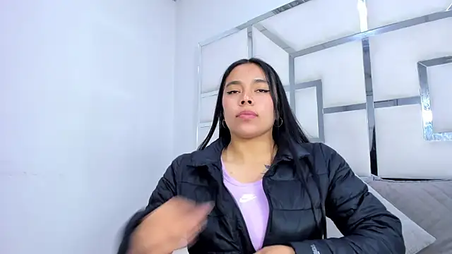 Snapshot of ZoeWan69 chatting on 11/02/25, 12:32 ZoeWan69 online show from 11/02/25, 12:32