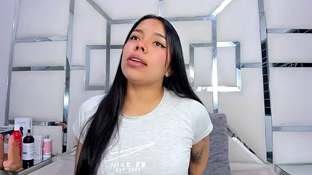 Snapshot of ZoeWan69 chatting on 11/14/25, 12:09 ZoeWan69 online show from 11/14/25, 12:09