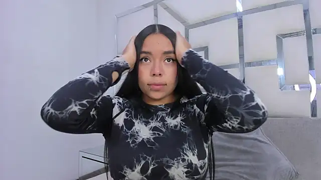 Snapshot of ZoeWan69 chatting on 12/16/25, 11:03 ZoeWan69 online show from 12/16/25, 11:03