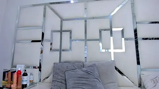 Snapshot of ZoeWan69 chatting on 12/03/25, 11:31 ZoeWan69 online show from 12/03/25, 11:31