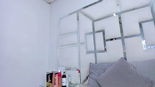 ZoeWan69 online show from 12/20/25, 12:52