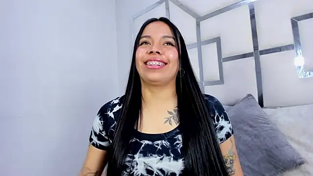 Snapshot of ZoeWan69 chatting on 09/30/25, 01:17 ZoeWan69 online show from 09/30/25, 01:17