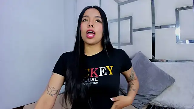 Snapshot of ZoeWan69 chatting on 10/07/25, 12:28 ZoeWan69 online show from 10/07/25, 12:28