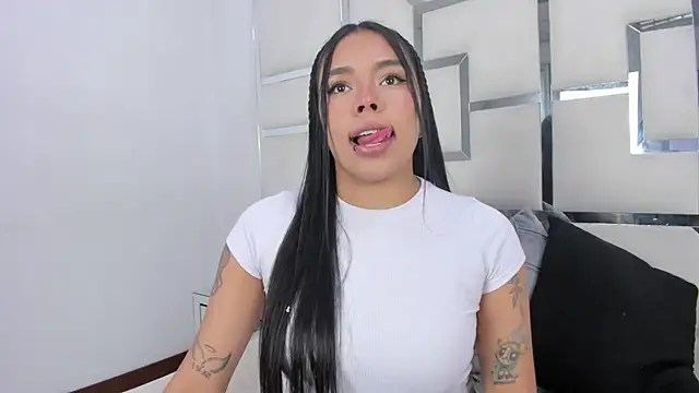 ZoeWan69 online show from 01/18/26, 01:03